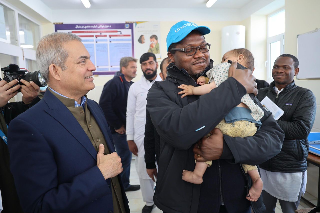 یونیسف از درمان بیش از  ۲۰۰ کودک افغان مبتلا به سوء تغذیه در یک‌ماه خبر داد