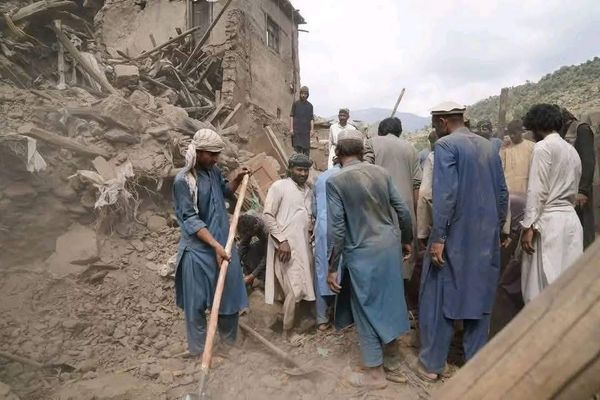 ارتفاع حصيلة ضحايا زلزال أفغانستان.. والعشرات عالقون تحت الأنقاض