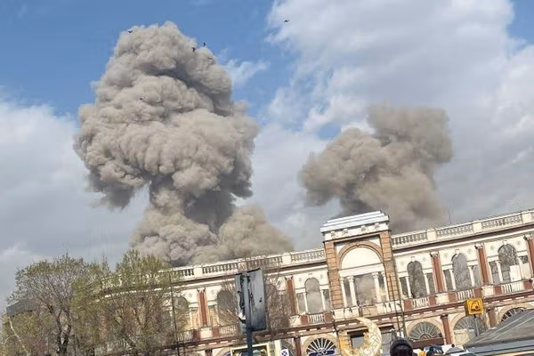 امریکا له هوایي او سمندري لارو پر ایران بريد کړی