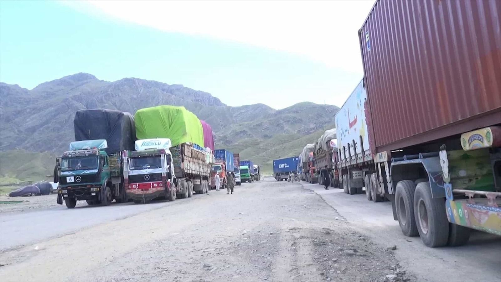 منابع: مدیر بررسی اسناد بندر آقینه از هر موتر صد دالر باج می‌گیرد