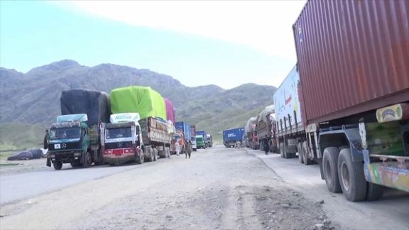 منابع: مدیر بررسی اسناد بندر آقینه از هر موتر صد دالر باج میگیرد