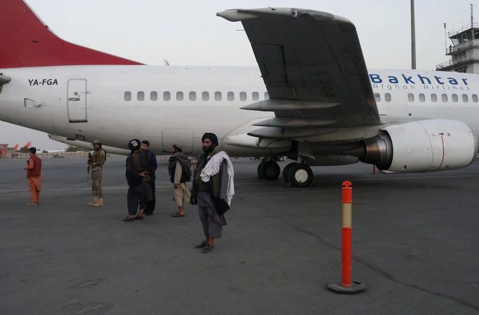 رویترز: امارات متحده در آستانه امضای توافقی با طالبان برای مدیریت میدان‌ هوایی کابل است