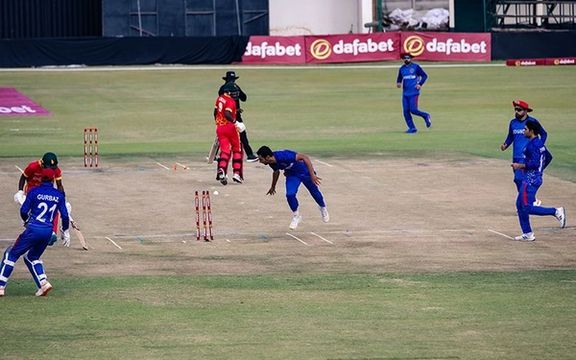 ملیپوشان کریکت افغانستان زیمبابوه را شکست دادند