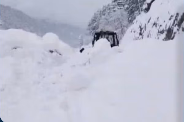 په نورستان کې د واورې ښوېدنې له امله ۲ کسان مړه او ۴ نور ژوبل شوي دي