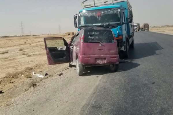 په سمنګان کې په دوو جلا ټرافیکي پېښو کې ۲ کسان مړه او ۳ نور ټپيان شوي
