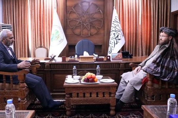 د ایران سفیر د طالبانو د کرنې وزیر ته د ایکو سازمان ناسته کې د ګډون بلنه ورکړې