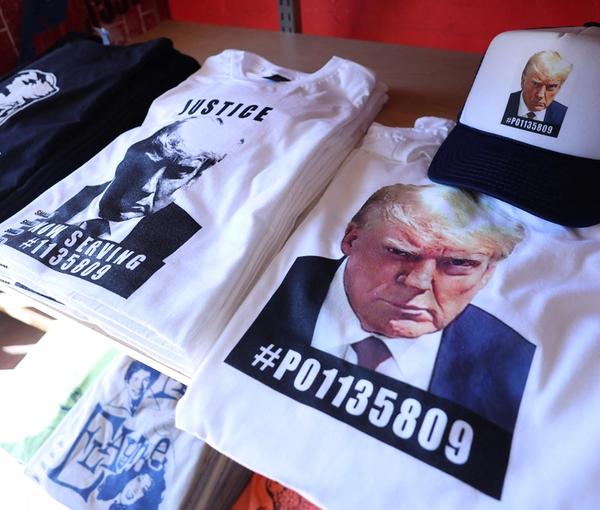 ثبت رکورد جمع‌آوری کمک‌ برای ستاد انتخاباتی ترامپ، پس از انتشار عکس او در زندان آتلانتا