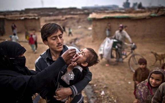 پولیسو کوهاټ کې د پولیو څلور هغه کارکوونکي نیولي چې په خپل کار کې یې درغلي کړې وه