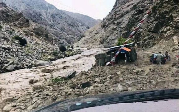 سیمه ییزې سرچینې وايي، چې د پنجشیر لویه لاره د سېلابونو له امله تړل شوې ده