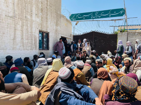 چمن پرلتوال: پر پرلت تر برید وروسته مو لویې لارې او د پاسپورټ دفتر وتړل