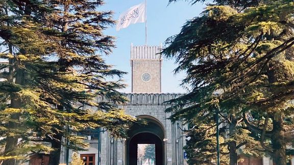 پرچم سفید با عبارت  «لا اله الا الله محمد رسول الله» در ارگ کابل