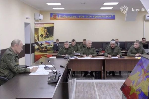 روسي ځواکونه ادعا کوي چې د اوکراین کوپیانسک ښار یې نیولی دی