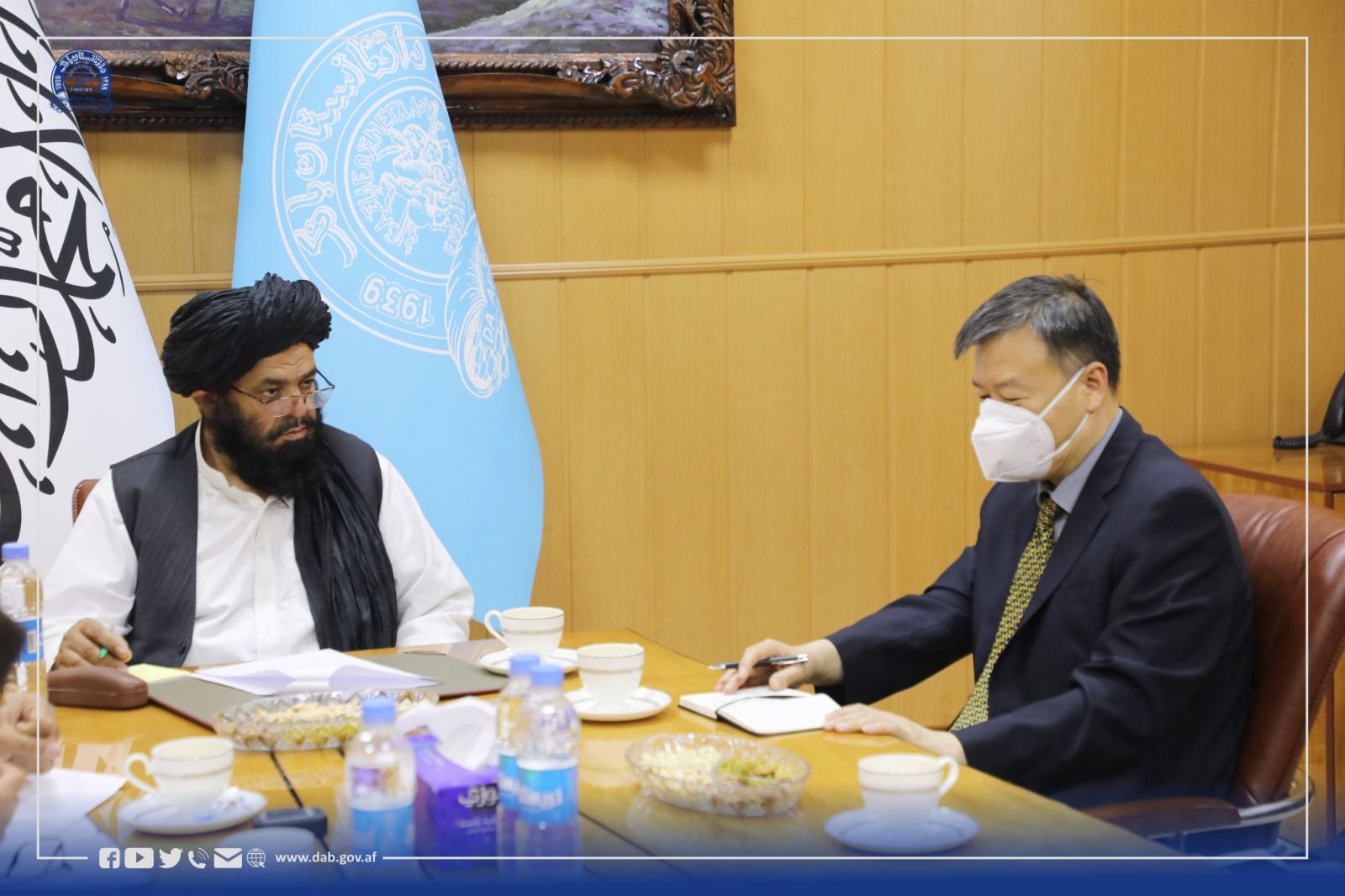 گفت‌وگو در مورد روابط بانکی؛ رئیس بانک مرکزی حکومت طالبان با سفیر چین دیدار کرد