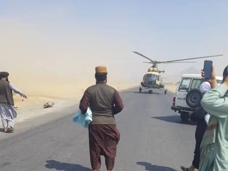 په ترافيکي پېښه کې د افغانستان بانک لپاره د طالبانو رييس ټپي او موټروان يې وژل شوى