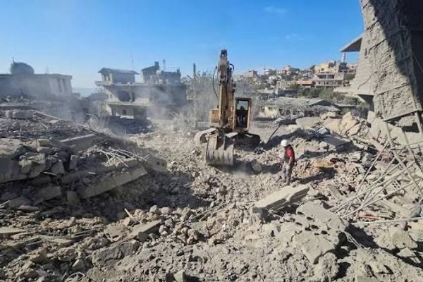 پر ختیځ لبنان د اسراییل بریدونو کې لږ تر لږه ۱۰ کسان وژل شوي او ۵۰ نور ټپیان دي