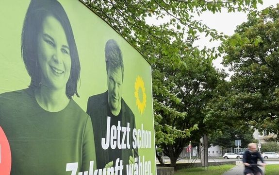 د جرمني زرغون ګوند یو جګپوړی غړی: د افغانانو د انتقال پروګرام بندول بشردوستي قرباني کوي