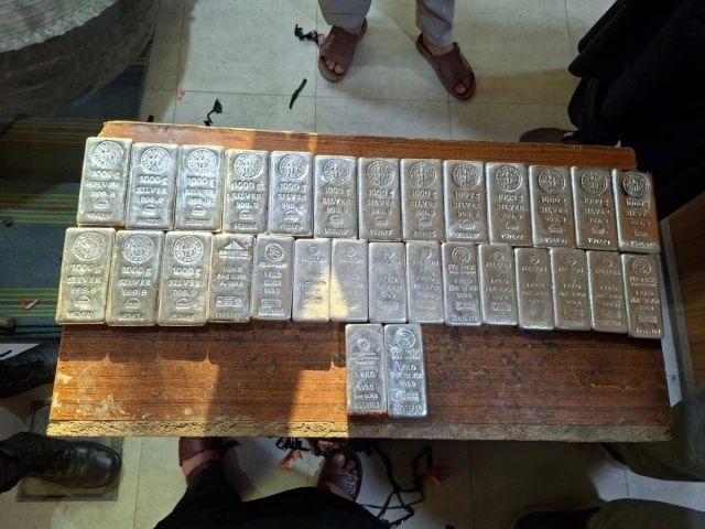 از قاچاق ۳۰ کیلوگرام نقره از افغانستان 'جلوگیری شد'