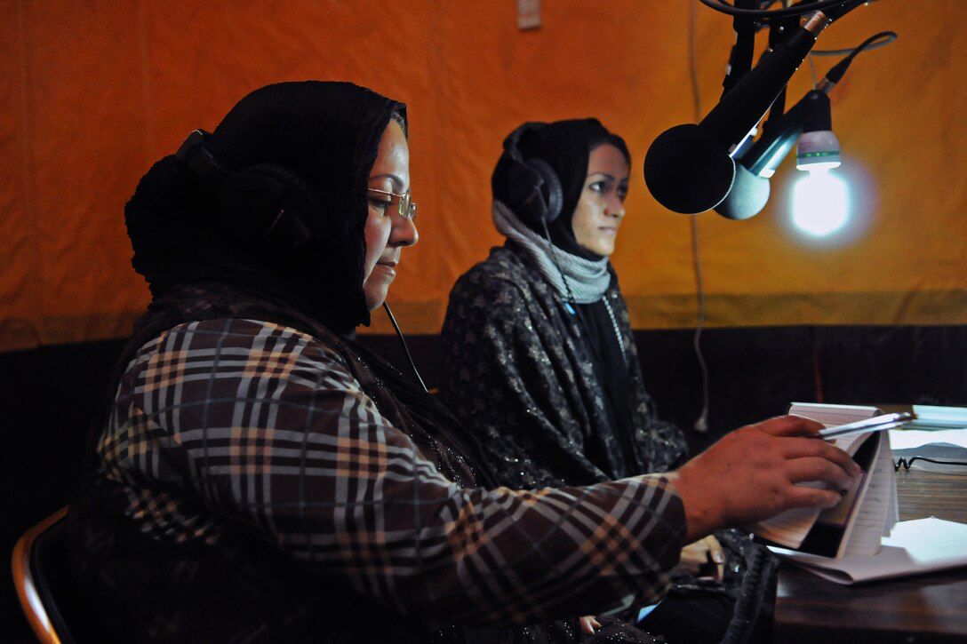 بررسی انجمن زنان در رادیو و تلویزیون: طالبان وضعیت استقلال رسانه‌ها را بدتر ساخته است