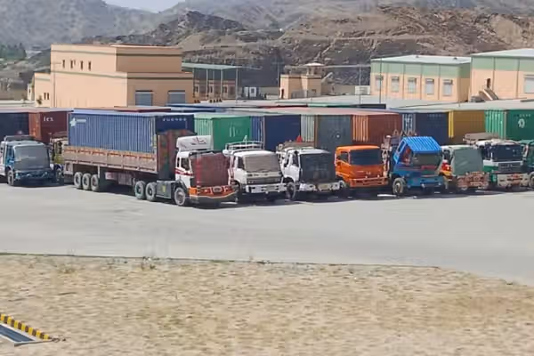 له اوږده ځنډ وروسته د ملګرو ملتونو د خوراکي مرستو کاروان افغانستان ته داخلېږي
