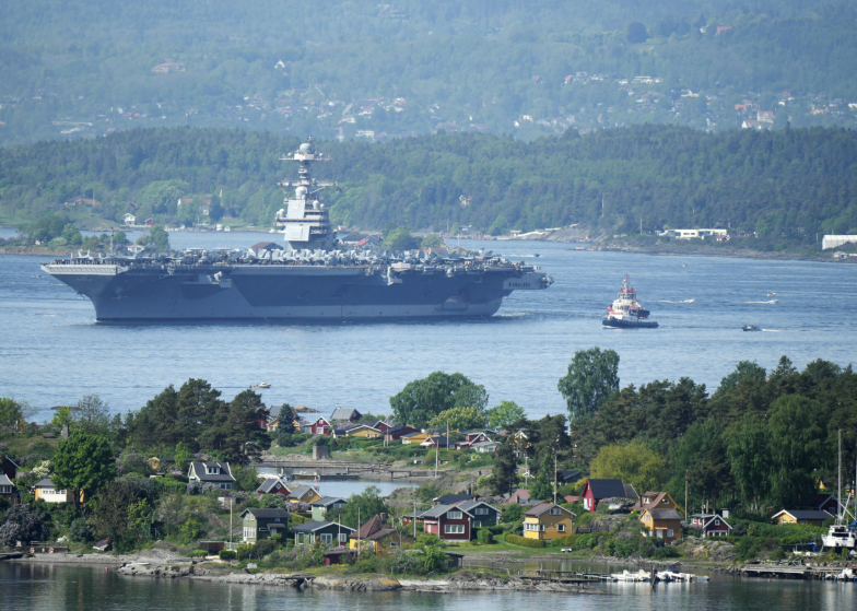 نیویارک ټایمز: د نړۍ ترټولو لویه الوتکه وړونکې بېړۍ له ابراهام لېنکن سره یوځای کېږي