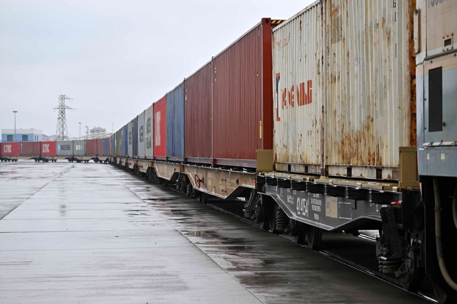 اوزبیکستان برای ایجاد کریدور حمل و نقل از افغانستان به آسیای میانه برنامه‌ریزی می‌کند