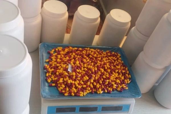 طالبانو په نیمروز کې تر ۱۷۳زره ډېرې نشهيي ګولۍ نیولې دي