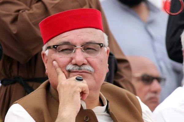 میا افتخار حسین: د افغانستان او پاکستان ترمنځ کړکېچ یوازې په مذاکراتو حل کېږي