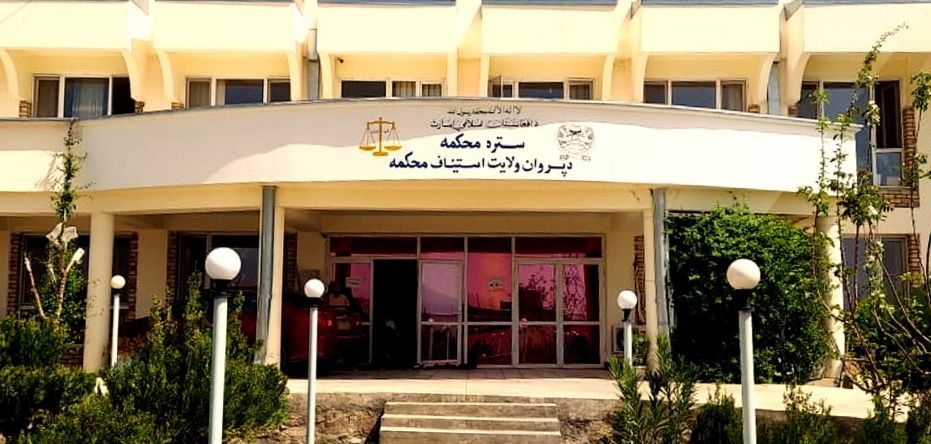 طالبان در پروان یک زن و سه مرد را پیش چشم مردم شلاق زد