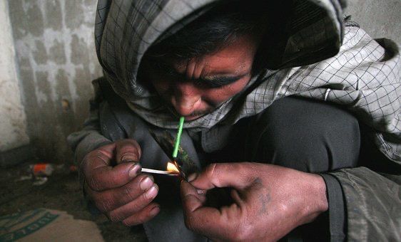 ملګري ملتونه: افغانستان کې د هیرویینو او کریسټال استعمال ډېر شوی