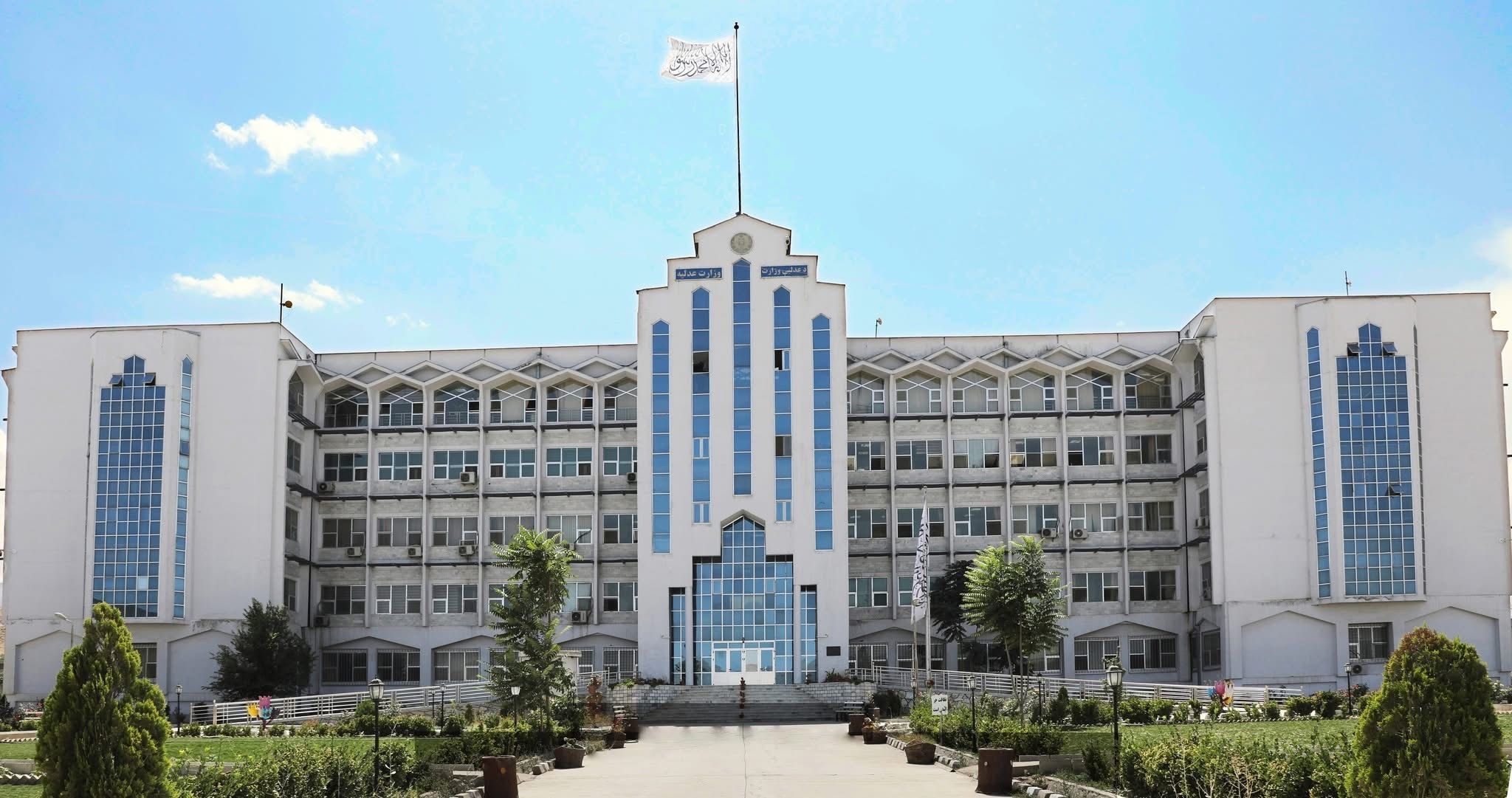  د طالبانو نوی قانون؛ چارواکي د حکومتي قراردادونو د اخیستلو اجازه نه لري