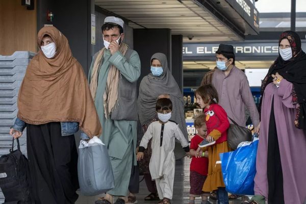 امریکا د بهرنیو مرستو له بودیجې کډوال باسي او افغانان به یې لومړۍ ډله وي چې اېستل کېږي