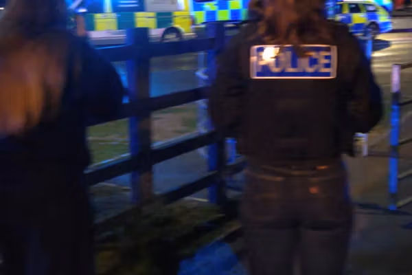 در پی حمله با چاقو در قطاری در بریتانیا، چندین نفر زخمی شدند