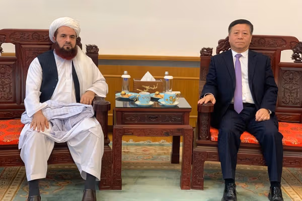 په مسکو کې د طالبانو او چین سفیرانو پر سیاسي او اقتصادي همکاریو خبرې کړې