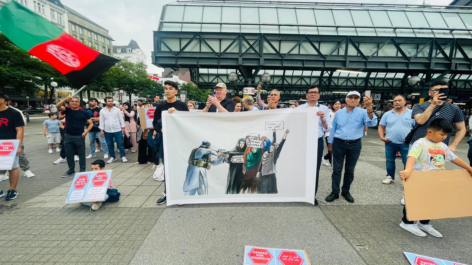 معترضان افغان در آلمان: به‌ رسمیت‌شناسی طالبان به‌ رسمیت‌شناسی تروریسم است 