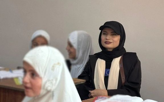 کاردار اتحادیه اروپا از یک مکتب ابتدایی دخترانه در کابل بازدید کرد