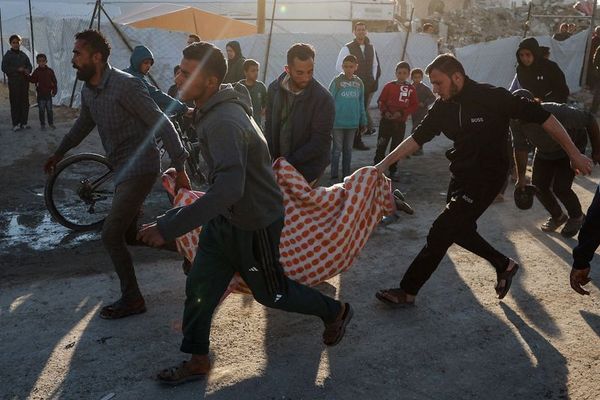 رویټرز: په غزه کې د اسراییل په بریدونو کې شپږ کسان وژل شوي