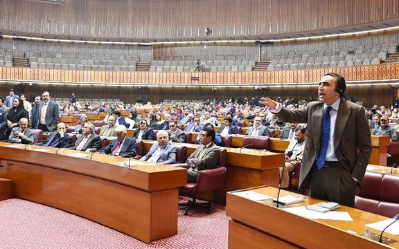 زرداري: له ترهګرو سره د مبارزې لپاره باید حکومت، پارلمان، اپوزیسیون او سیاستوال سره یو شي