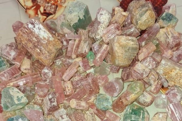 طالبانو په نورستان کې ۱۰ کیلوګرامه بېروج د ۳ میلیونه افغانیو په ارزښت پلورلي دي