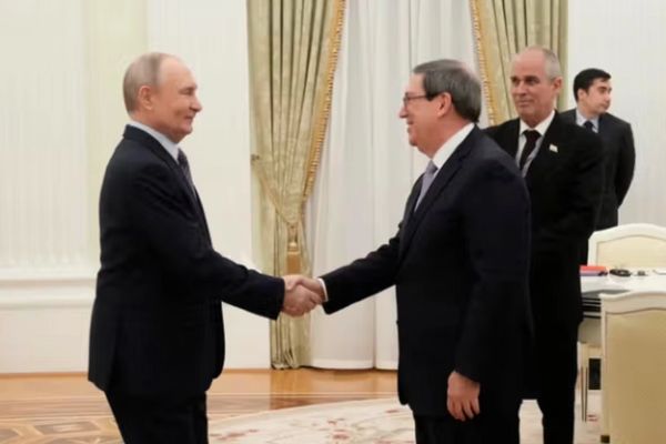 پوتین: پر کیوبا د امریکا نوي بندیزونه د منلو وړ نه دي