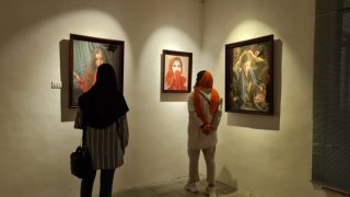 زنانِ در سایه؛ نگاهی به نمایشگاه نقاشی نسرین محمدی، هنرمند افغان در ایران