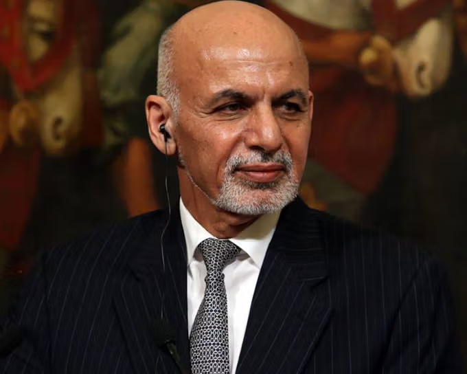 الرئيس الأفغاني السابق يدعو إلى "حوار وطني" لحل أزمة أفغانستان