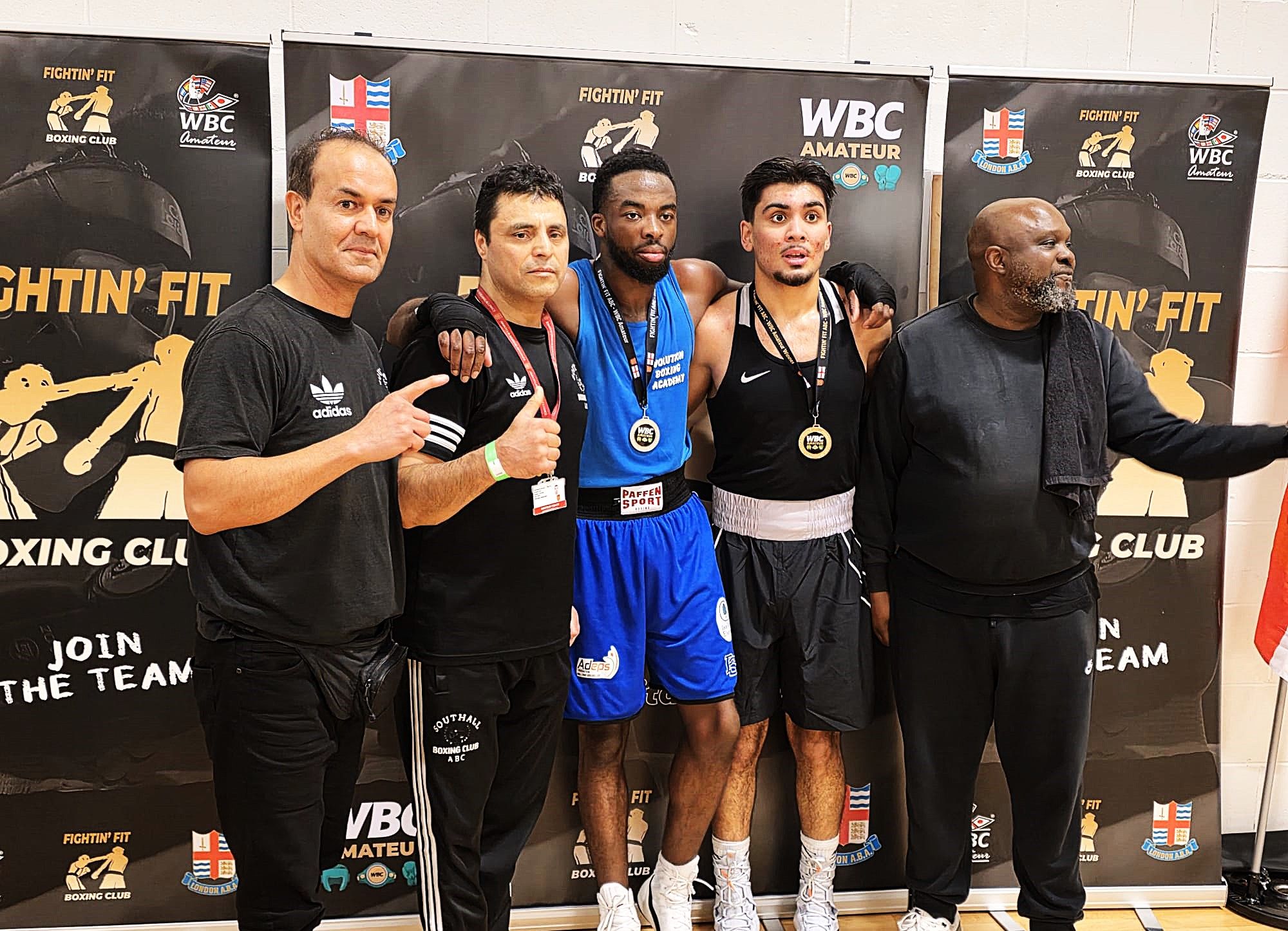 مشت‌زنان افغان در رقابت‌های دوور انگلستان به سه مدال طلا دست یافتند