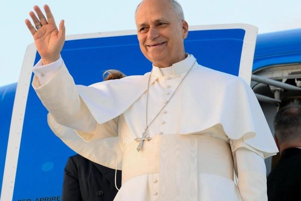 پاپ لئو چهاردهم در نخستین سفر خارجی خود به ترکیه رفت