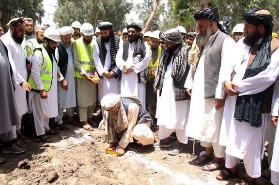 طالبان وایي په جلال اباد ښار کې یې د یوه حلقوي سړک چارې پیل کړې