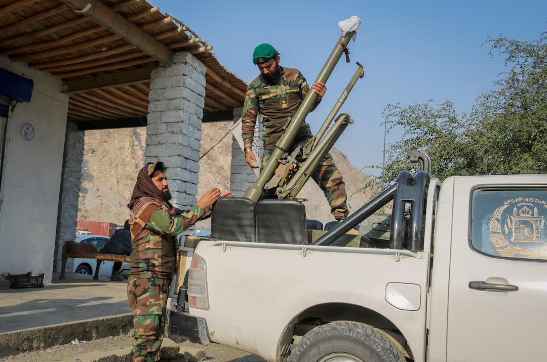 سخنگوی طالبان: جنگنده‌های پاکستان روز جمعه پنج ولایت را بمباران کردند