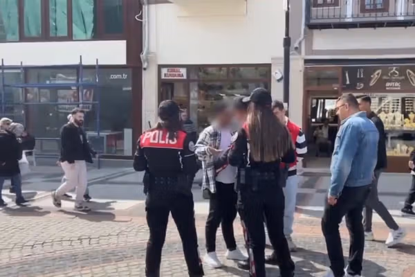 الشرطة التركية تعتقل 57 لاجئاً أفغانياً