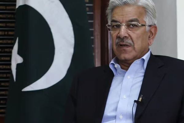 وزير الدفاع الباكستاني: المحادثات مع طالبان وصلت إلى طريق مسدود كامل
