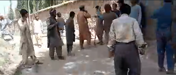 باشندگان ولسوالی درایم بدخشان به دلیل تخریب مزارع خشخاش علیه طالبان اعتراض کردند