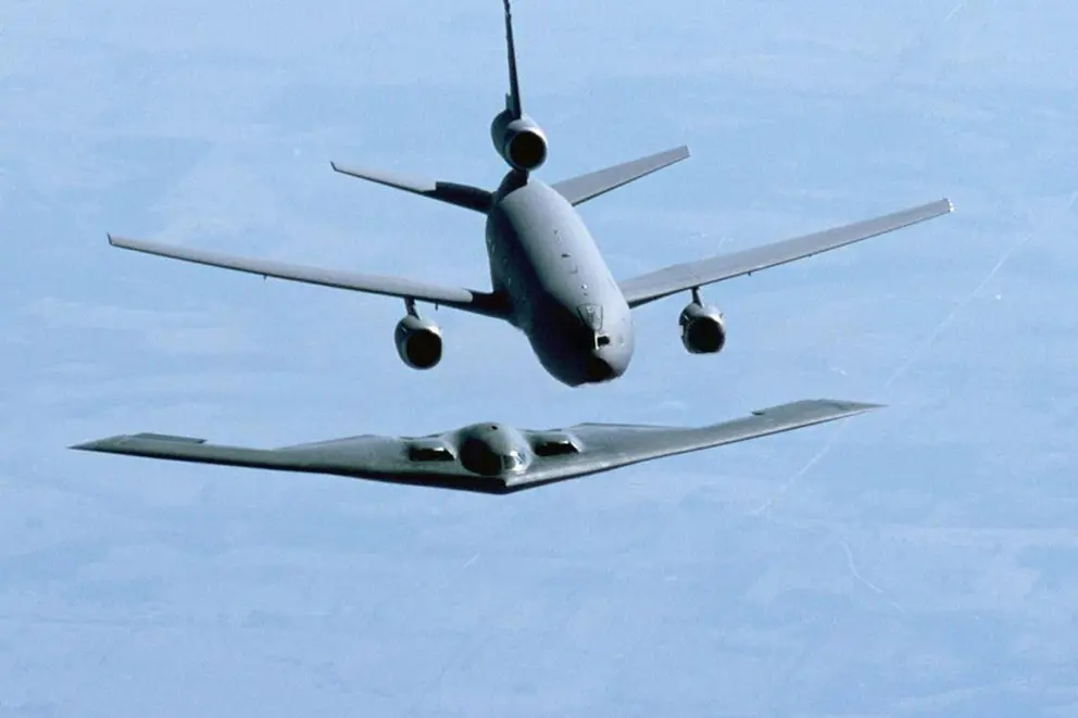 امریکا په هند سمندرګي کې د بم غورځوونکو الوتکو ځای پر ځای کول تایید کړل