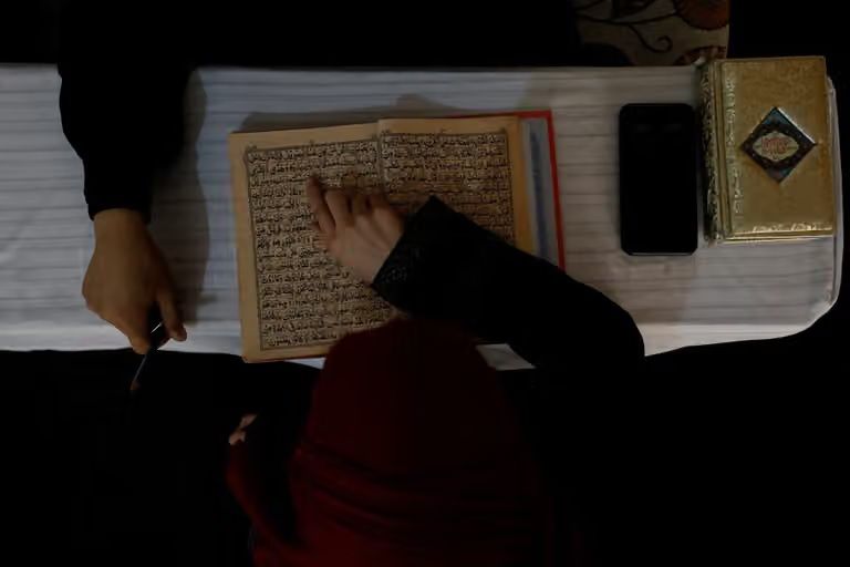 سرچیني: ملا هبت الله د نجونو پرمخ د دیني مدرسو د تړلو طرحه ارزوي 